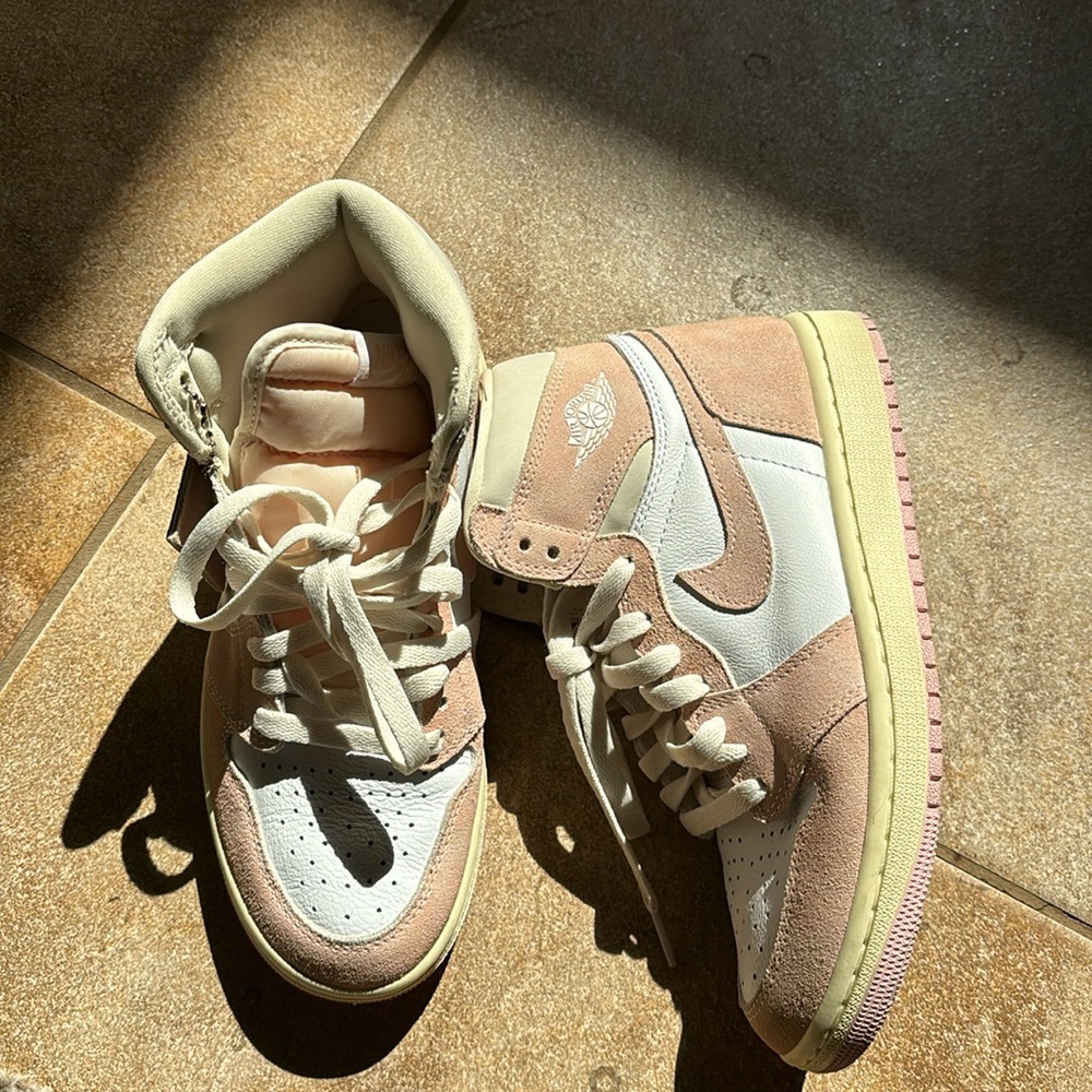 Air Jordans Unisex Sneakers - Picture 1 of 8